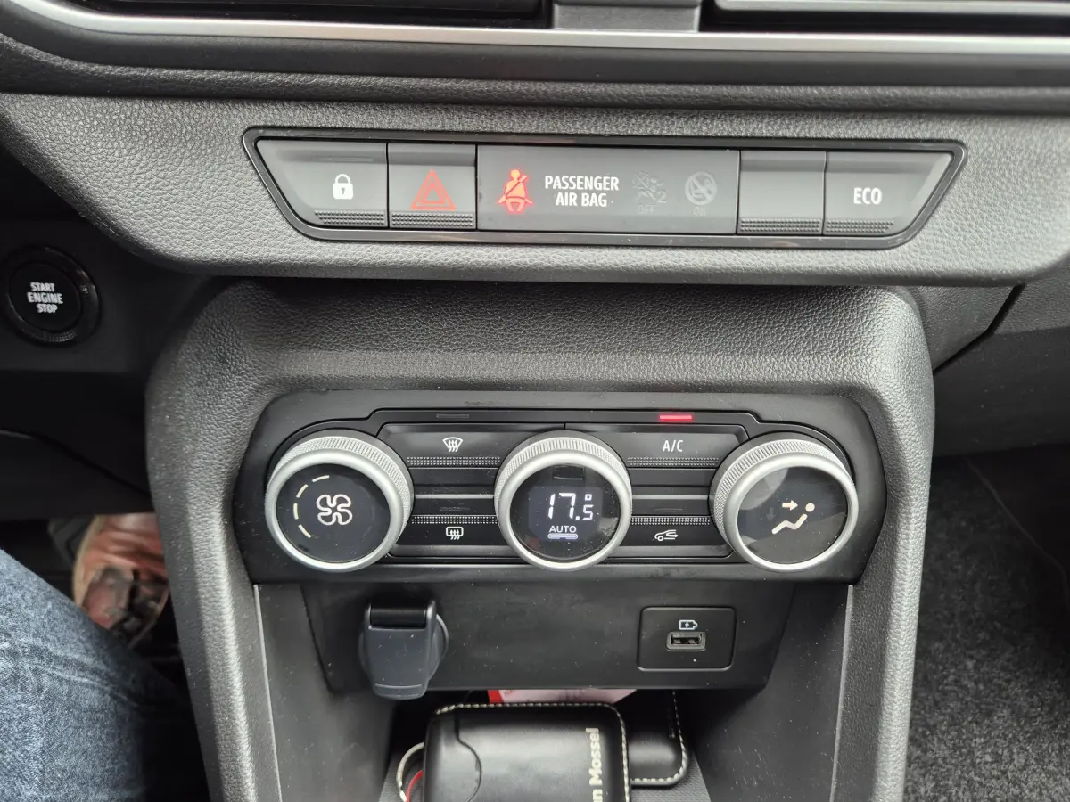 Jogger 1.6 Hybrid 140 Expression 7p. Camera, Navi, Apple/Android Auto, All Season banden, Climate Control