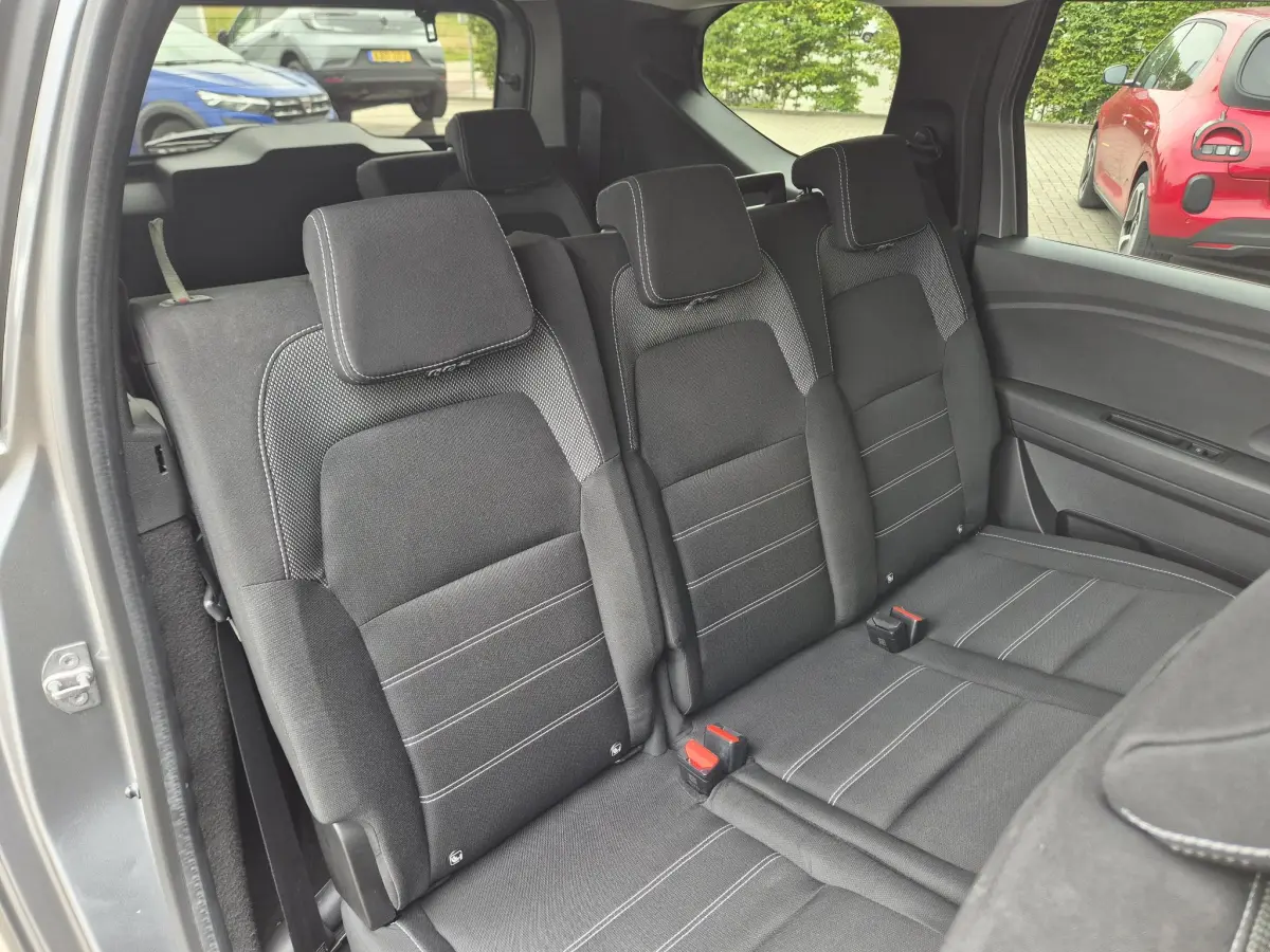 Jogger 1.6 Hybrid 140 Expression 7p. Camera, Navi, Apple/Android Auto, All Season banden, Climate Control