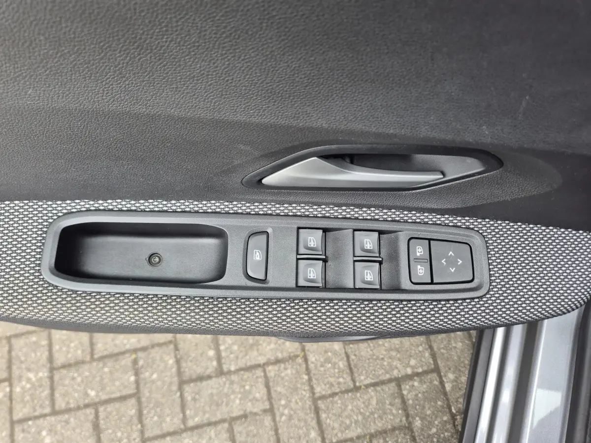 Jogger 1.6 Hybrid 140 Expression 7p. Camera, Navi, Apple/Android Auto, All Season banden, Climate Control