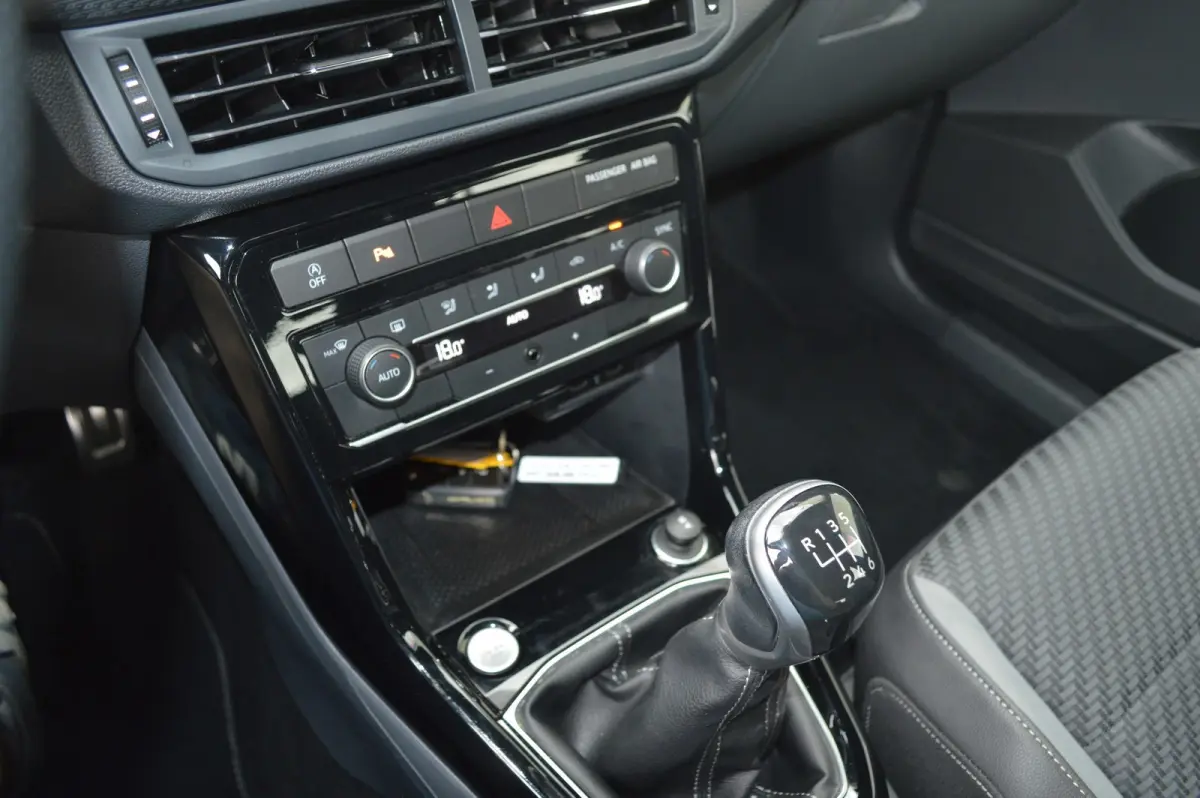 T-Cross 1.0 TSI R-Line / 1e eigenaar / BOVAG RIJKLAARPRIJS