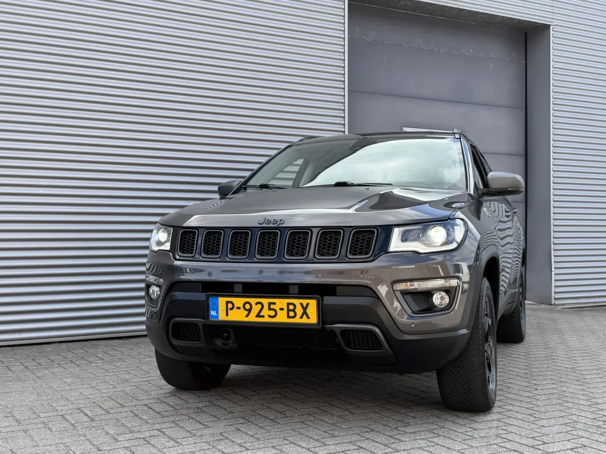 Compass 4xe 240 Plug-in Hybrid Electric Trailhawk I Aut. I Leder I Camera
