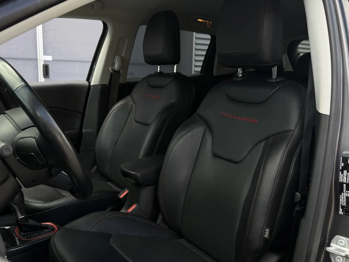 Compass 4xe 240 Plug-in Hybrid Electric Trailhawk I Aut. I Leder I Camera