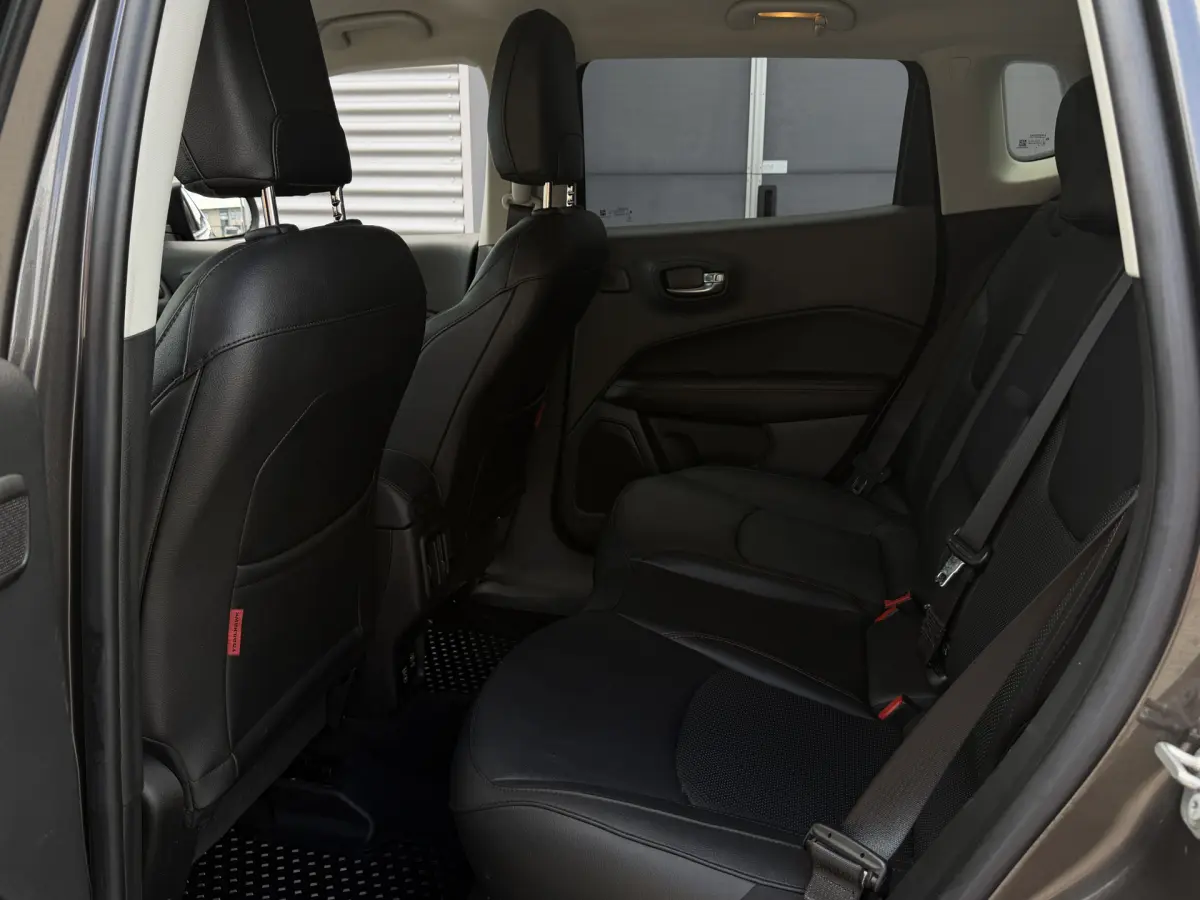 Compass 4xe 240 Plug-in Hybrid Electric Trailhawk I Aut. I Leder I Camera