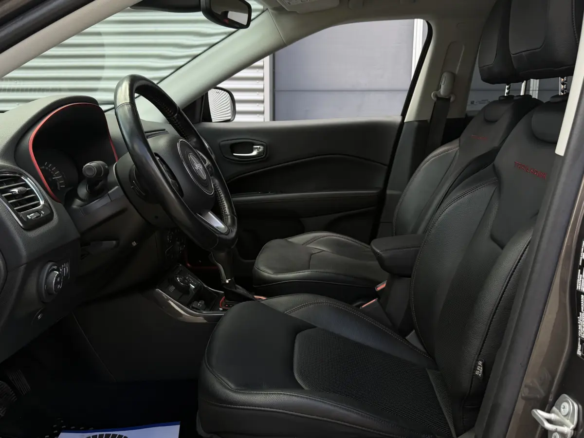 Compass 4xe 240 Plug-in Hybrid Electric Trailhawk I Aut. I Leder I Camera