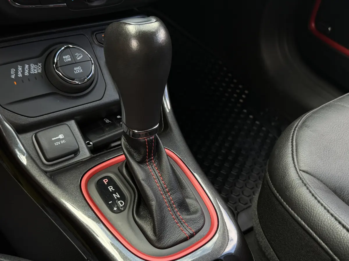 Compass 4xe 240 Plug-in Hybrid Electric Trailhawk I Aut. I Leder I Camera