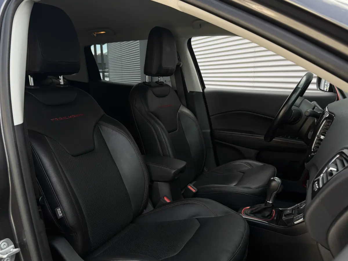 Compass 4xe 240 Plug-in Hybrid Electric Trailhawk I Aut. I Leder I Camera