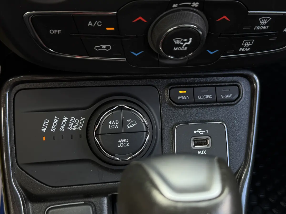 Compass 4xe 240 Plug-in Hybrid Electric Trailhawk I Aut. I Leder I Camera