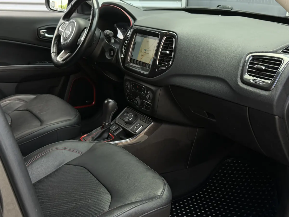 Compass 4xe 240 Plug-in Hybrid Electric Trailhawk I Aut. I Leder I Camera