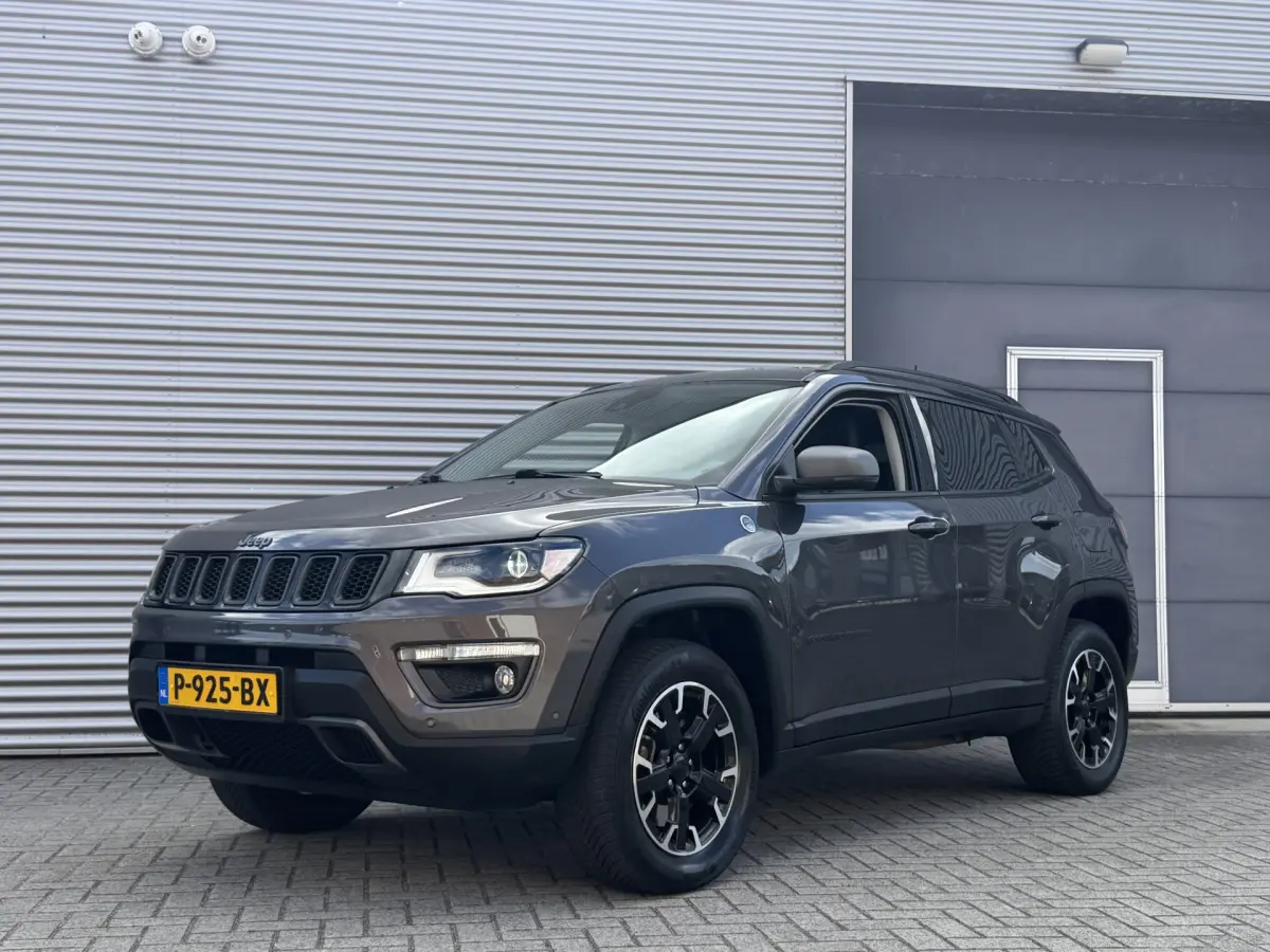 Compass 4xe 240 Plug-in Hybrid Electric Trailhawk I Aut. I Leder I Camera
