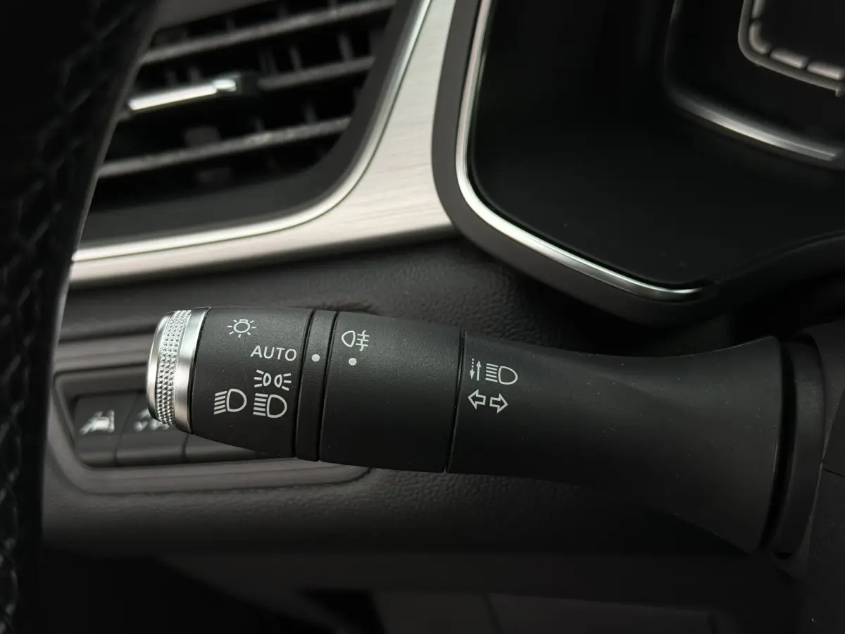Captur 1.0 TCe 100 Intens SideBars | Carplay | Camera