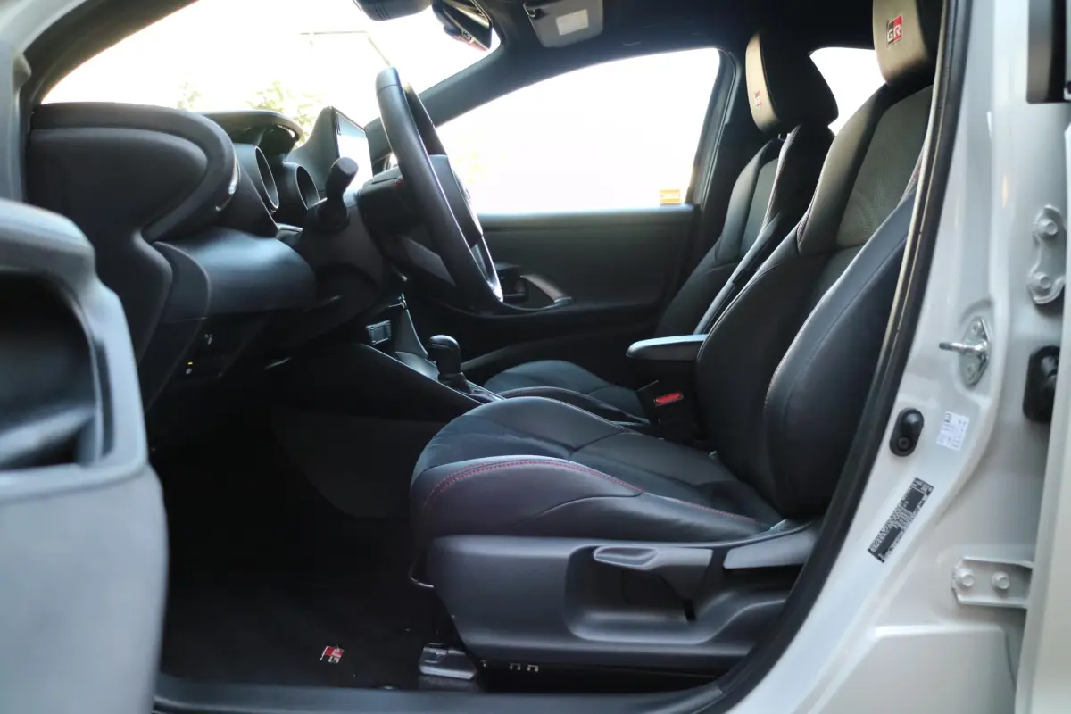 Yaris 1.5 Hybrid GR Sport | Automaat! | Blindspot | Carplay! |
