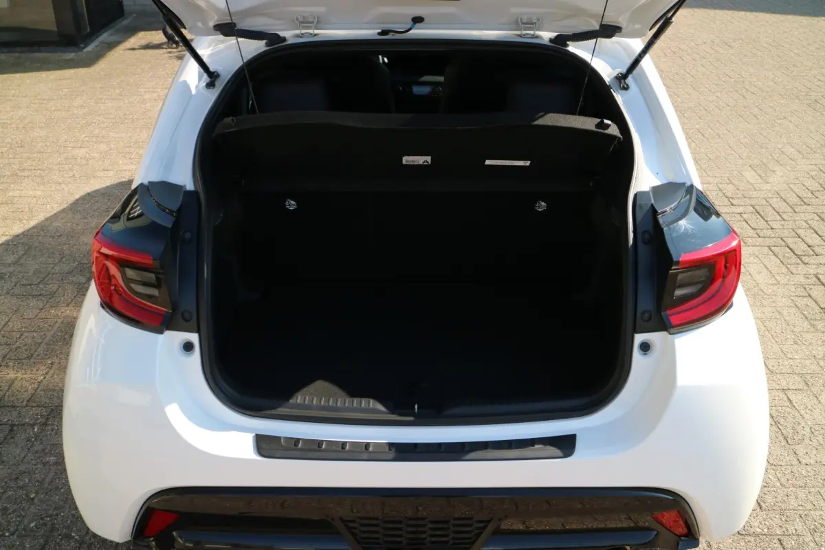 Yaris 1.5 Hybrid GR Sport | Automaat! | Blindspot | Carplay! |