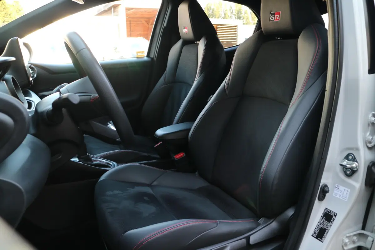 Yaris 1.5 Hybrid GR Sport | Automaat! | Blindspot | Carplay! |