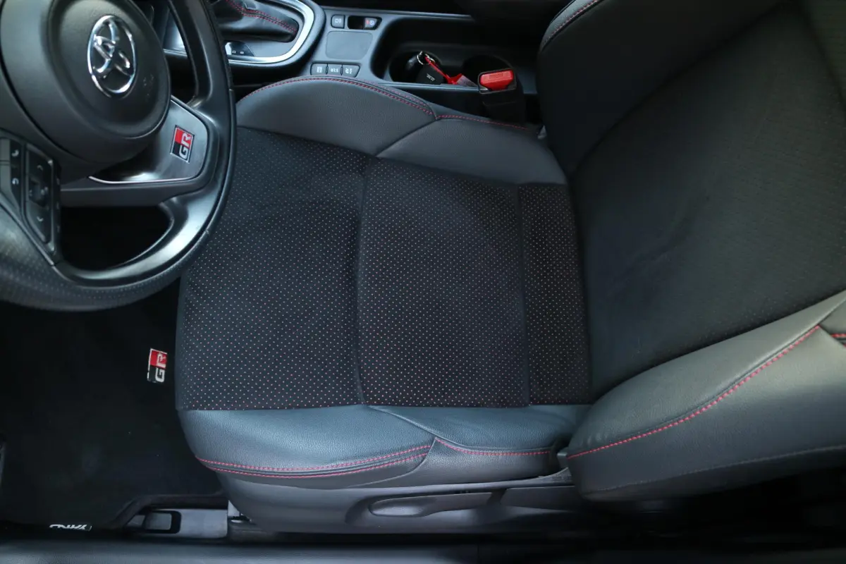 Yaris 1.5 Hybrid GR Sport | Automaat! | Blindspot | Carplay! |