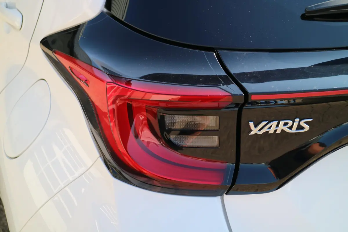 Yaris 1.5 Hybrid GR Sport | Automaat! | Blindspot | Carplay! |