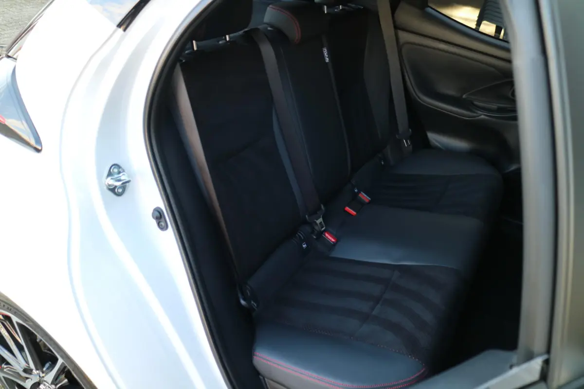Yaris 1.5 Hybrid GR Sport | Automaat! | Blindspot | Carplay! |