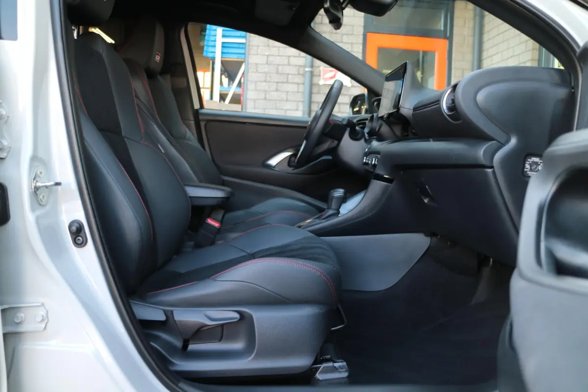 Yaris 1.5 Hybrid GR Sport | Automaat! | Blindspot | Carplay! |