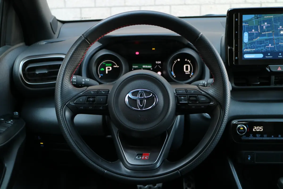Yaris 1.5 Hybrid GR Sport | Automaat! | Blindspot | Carplay! |