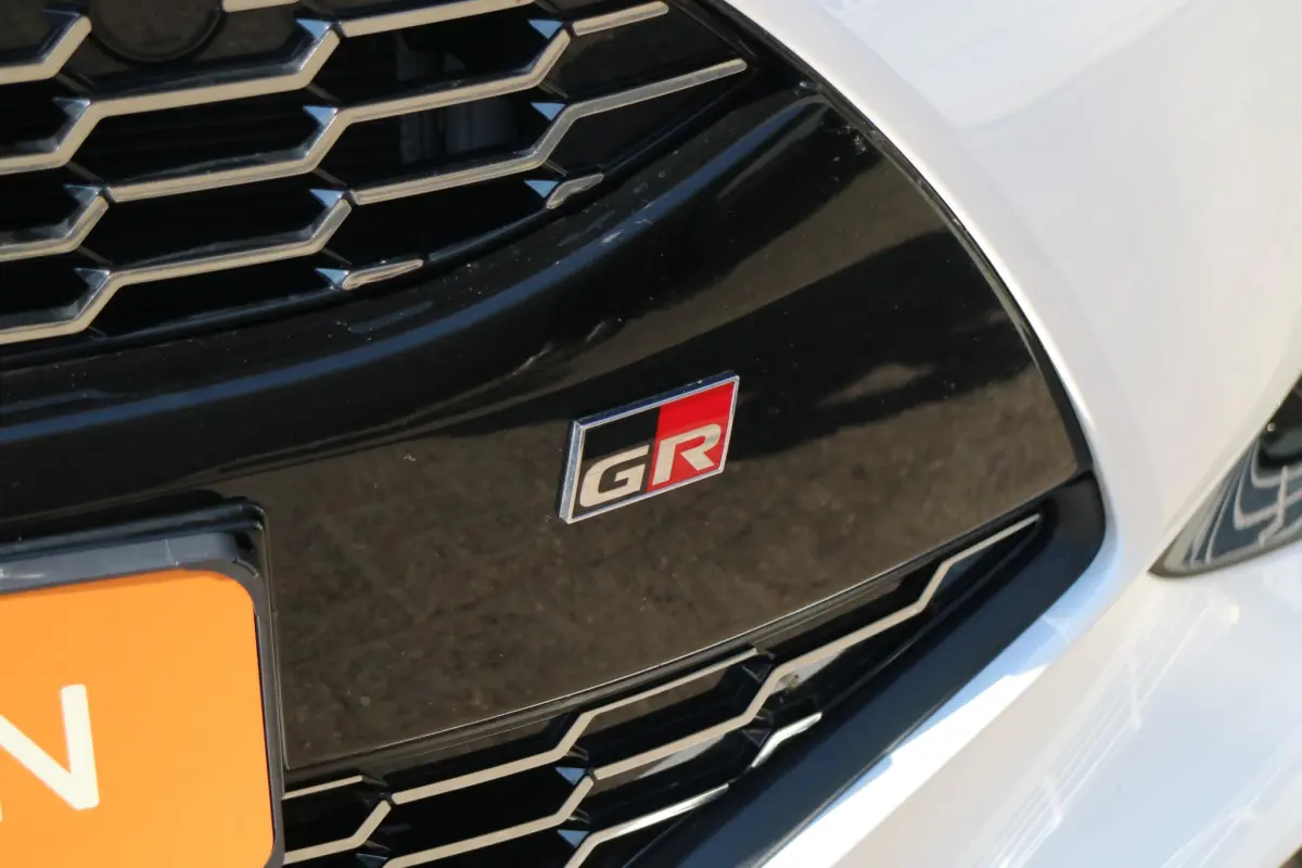 Yaris 1.5 Hybrid GR Sport | Automaat! | Blindspot | Carplay! |