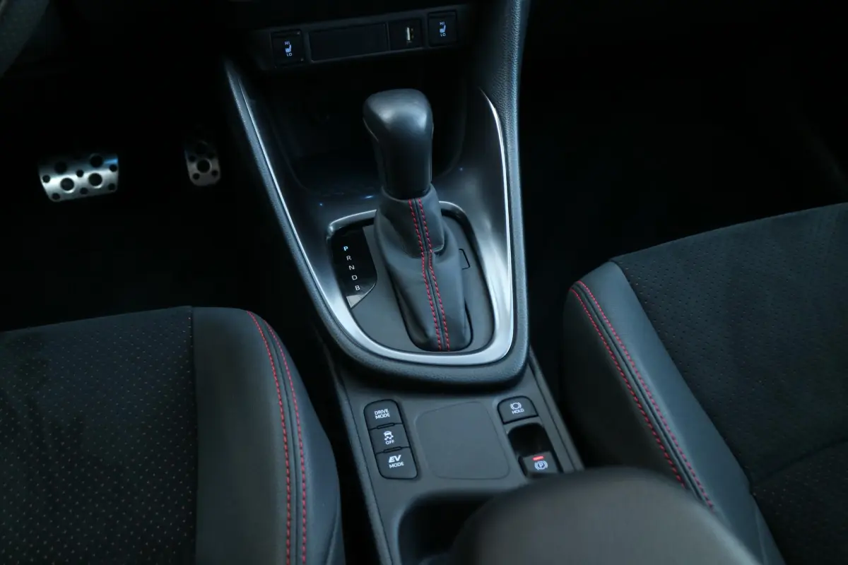 Yaris 1.5 Hybrid GR Sport | Automaat! | Blindspot | Carplay! |