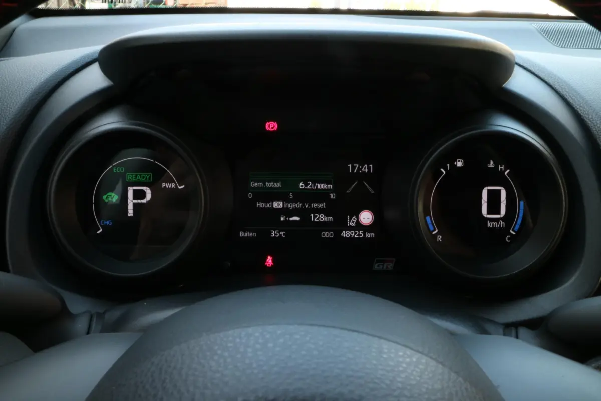 Yaris 1.5 Hybrid GR Sport | Automaat! | Blindspot | Carplay! |