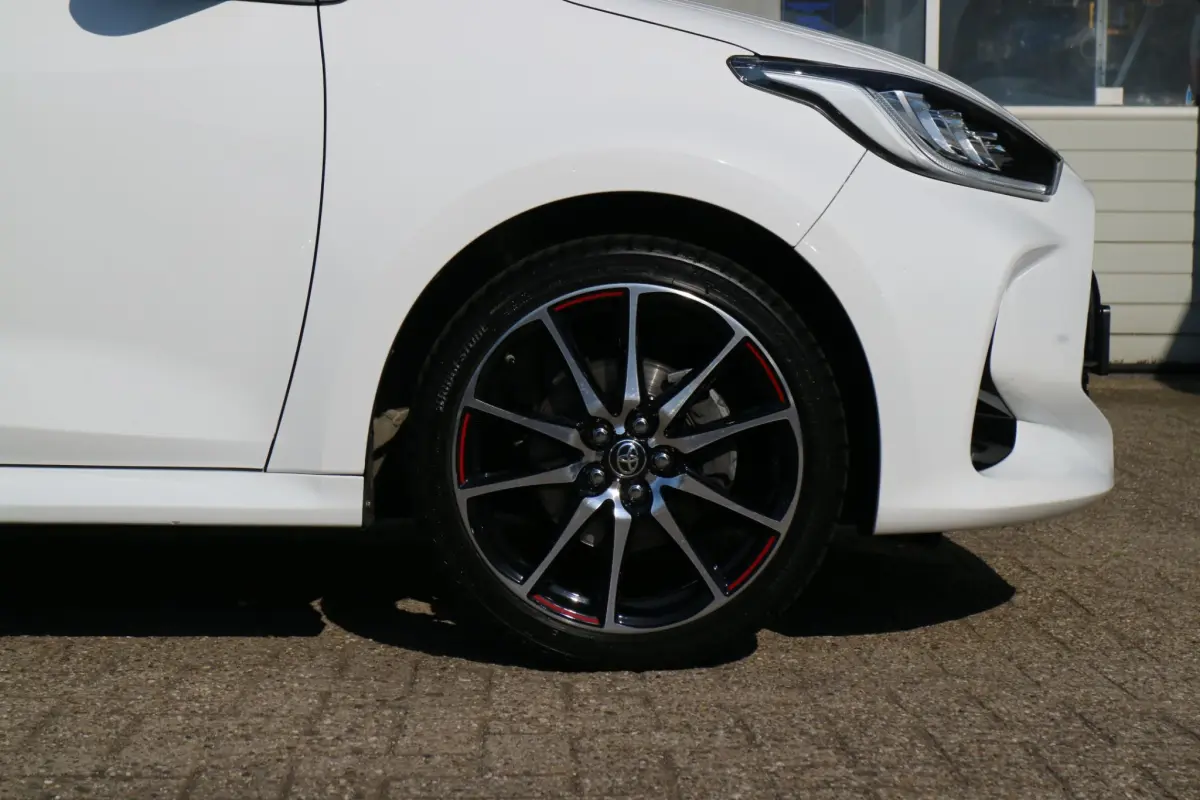 Yaris 1.5 Hybrid GR Sport | Automaat! | Blindspot | Carplay! |
