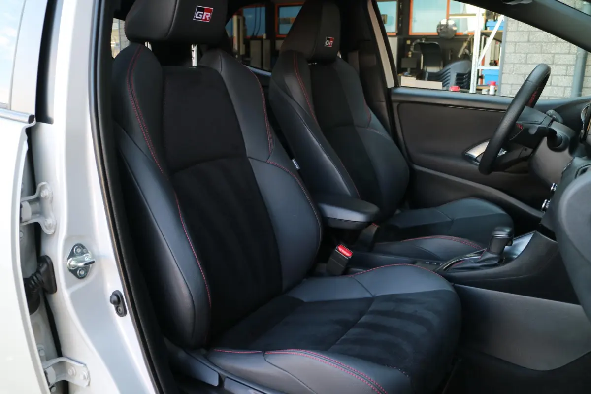 Yaris 1.5 Hybrid GR Sport | Automaat! | Blindspot | Carplay! |