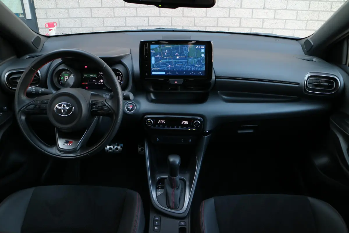 Yaris 1.5 Hybrid GR Sport | Automaat! | Blindspot | Carplay! |
