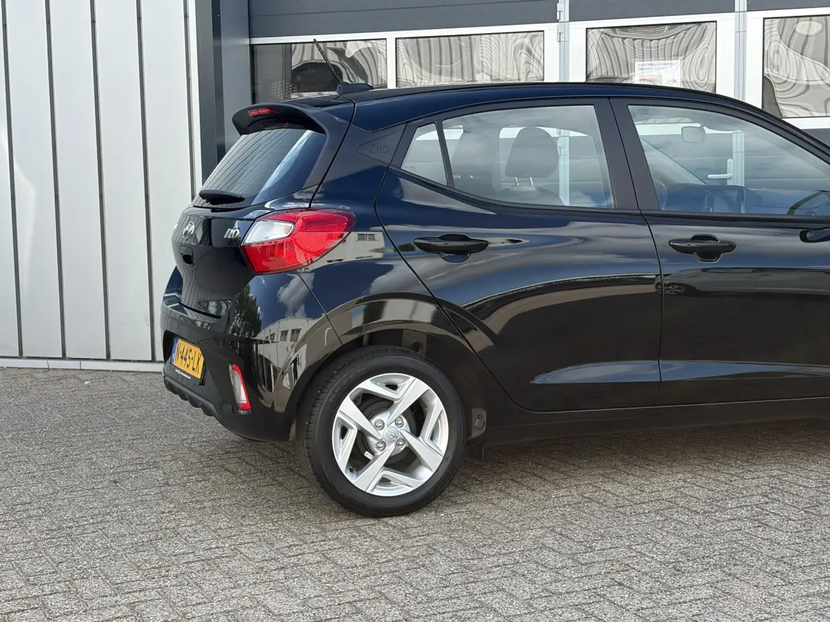 i10 1.0 Comfort 5-zits | Lichtmetaal | Elektrische ramen | CV | Parkeer sensoren |