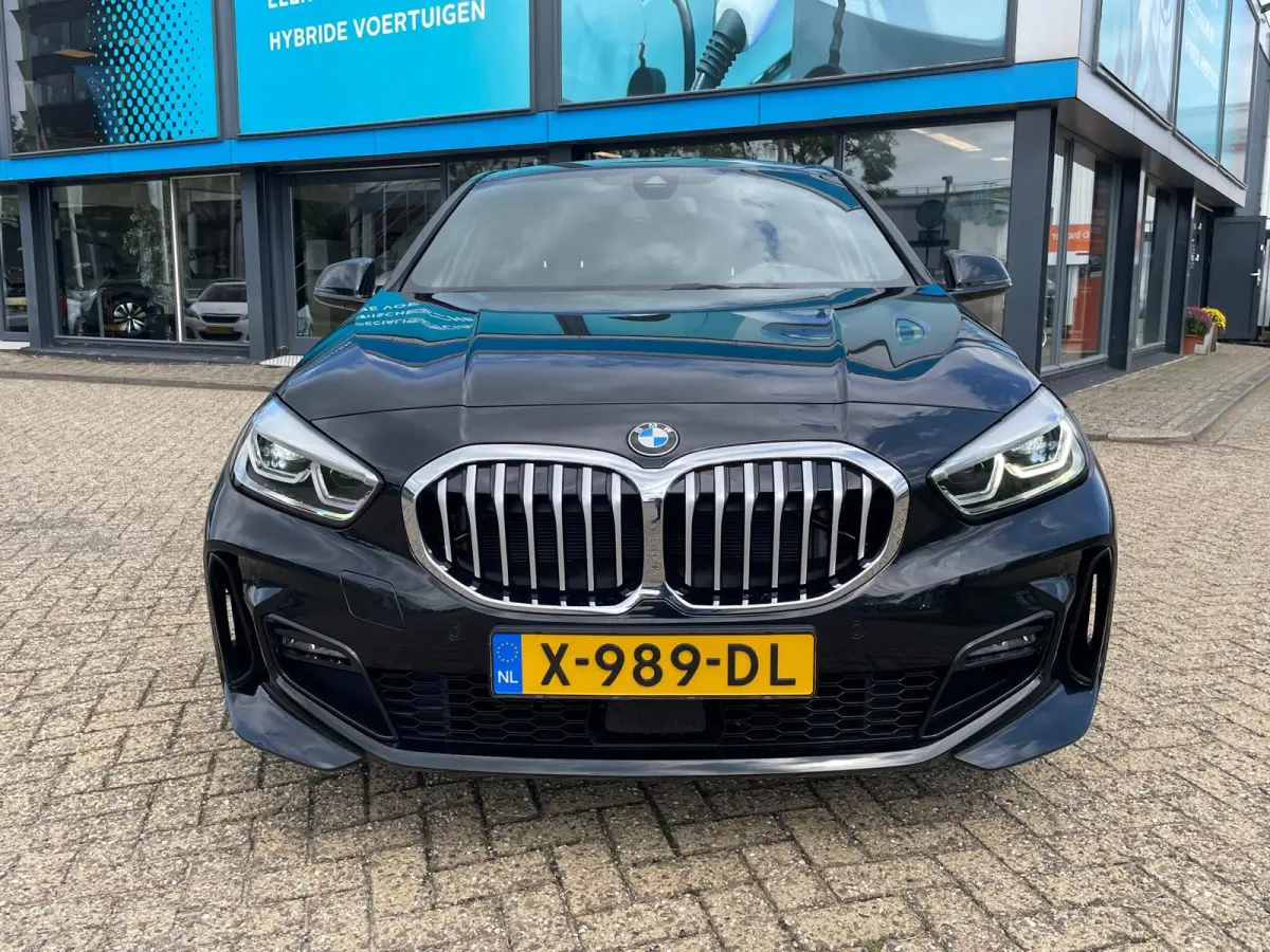 1 Serie 118i Executive M-Sport Nieuw staat !! Dealer onderhouden !!