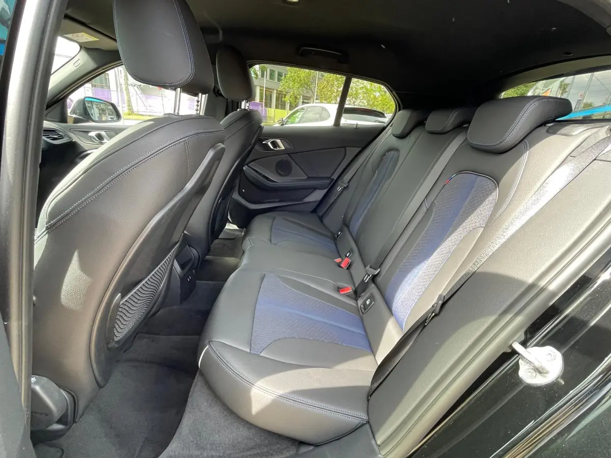 1 Serie 118i Executive M-Sport Nieuw staat !! Dealer onderhouden !!