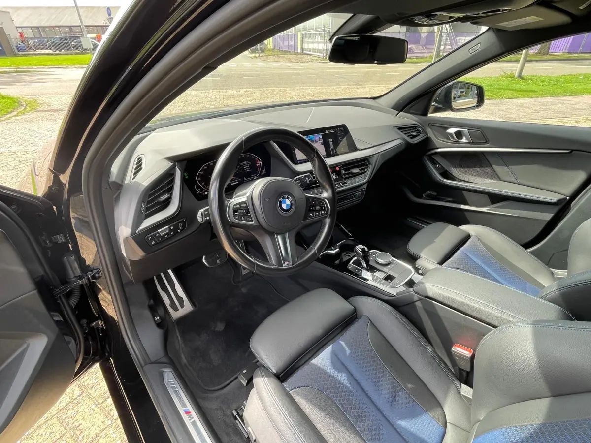 1 Serie 118i Executive M-Sport Nieuw staat !! Dealer onderhouden !!