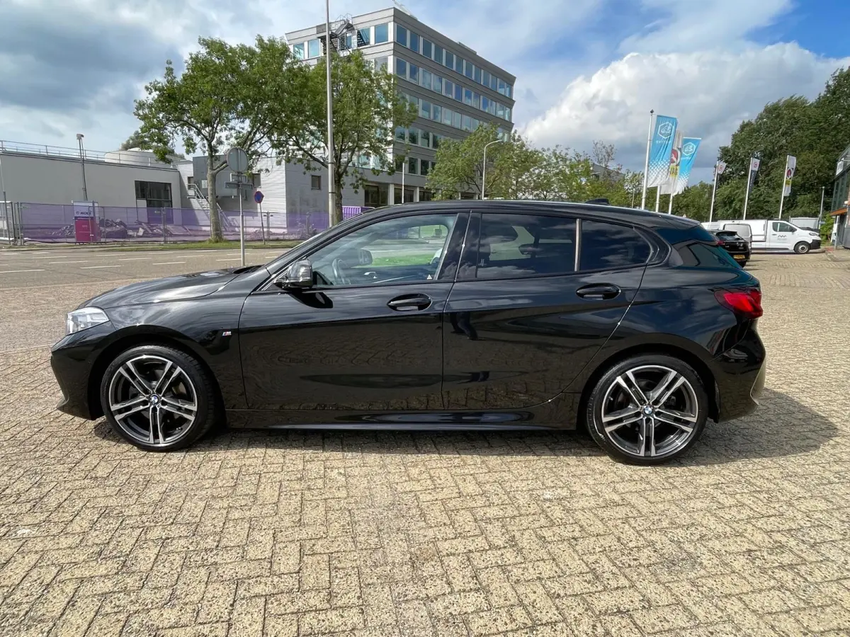 1 Serie 118i Executive M-Sport Nieuw staat !! Dealer onderhouden !!