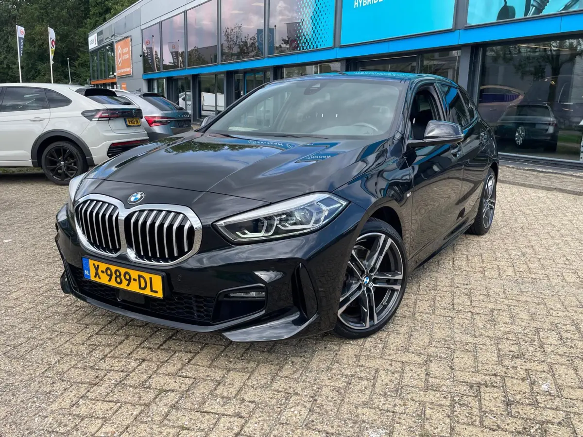 1 Serie 118i Executive M-Sport Nieuw staat !! Dealer onderhouden !!