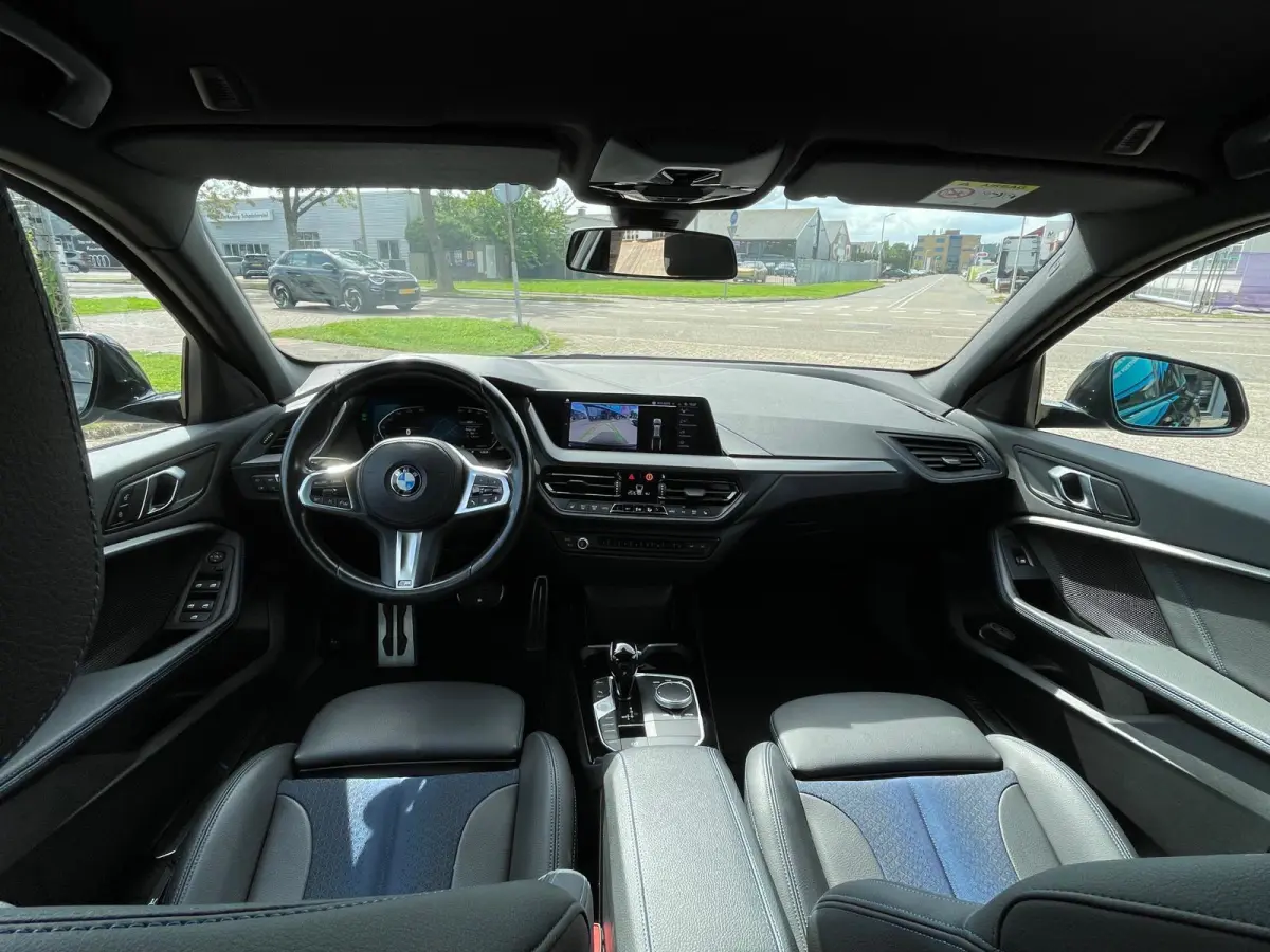 1 Serie 118i Executive M-Sport Nieuw staat !! Dealer onderhouden !!