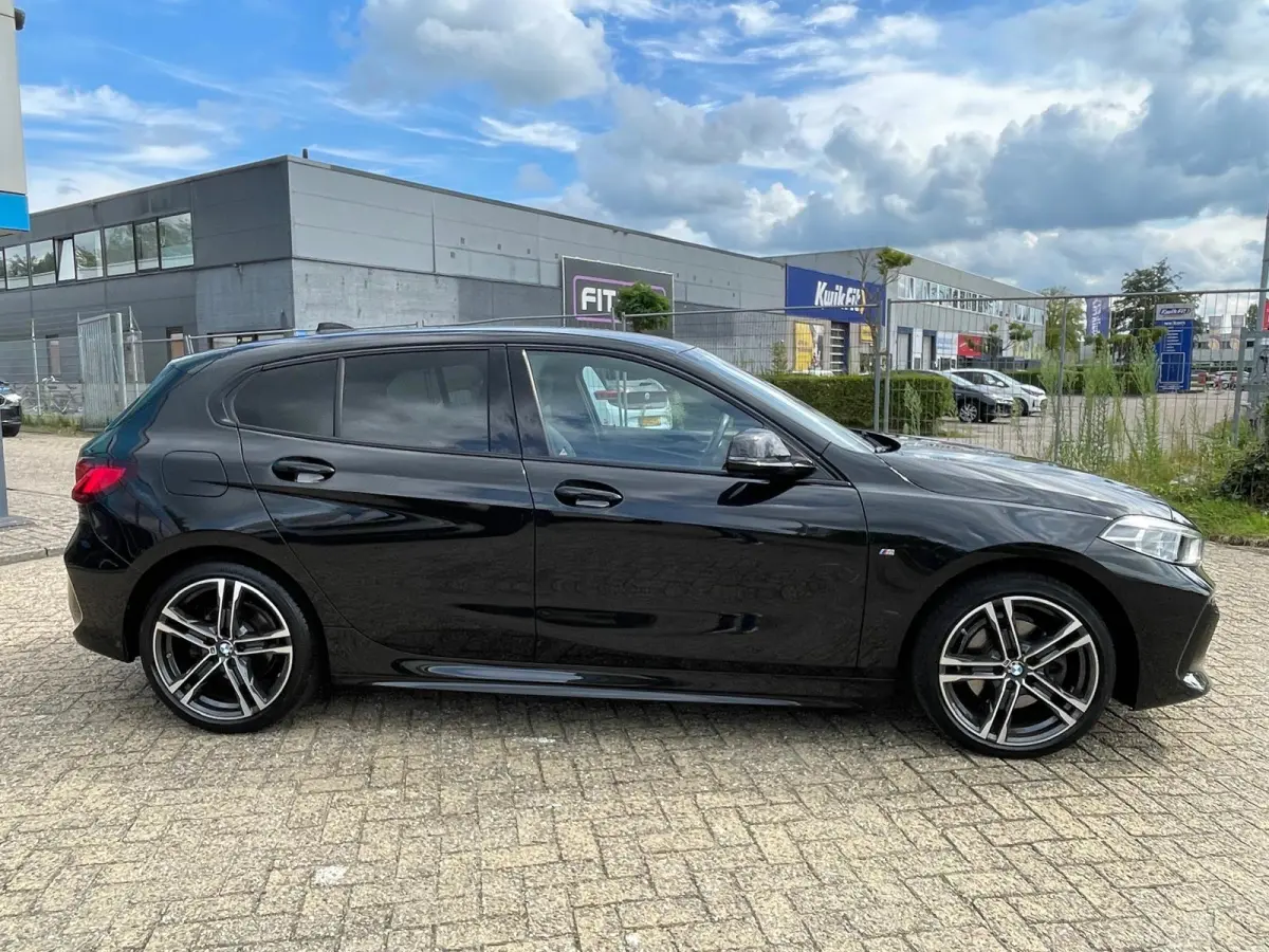 1 Serie 118i Executive M-Sport Nieuw staat !! Dealer onderhouden !!