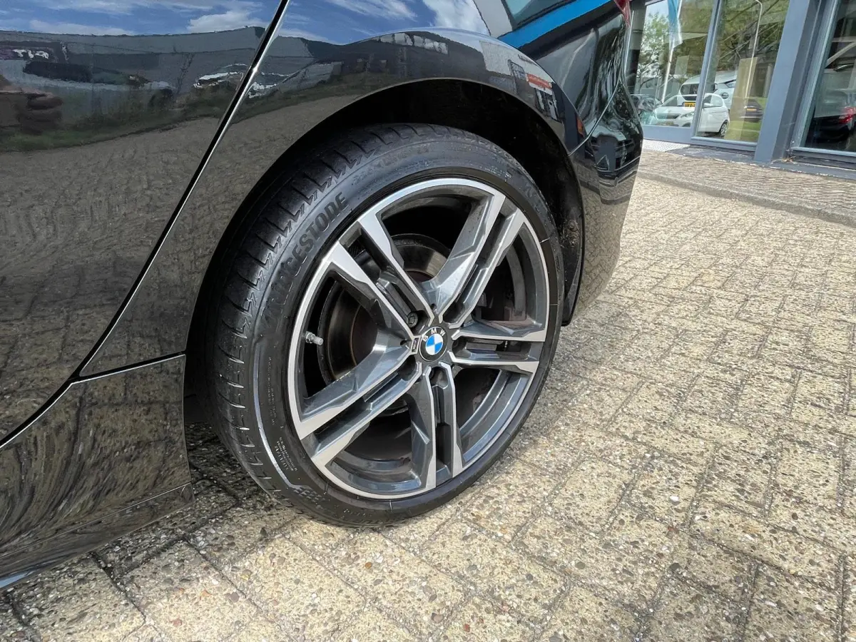 1 Serie 118i Executive M-Sport Nieuw staat !! Dealer onderhouden !!