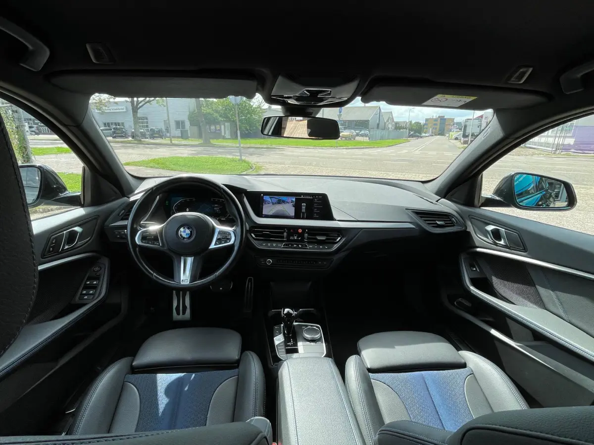 1 Serie 118i Executive M-Sport Nieuw staat !! Dealer onderhouden !!