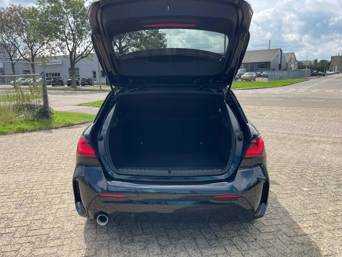 1 Serie 118i Executive M-Sport Nieuw staat !! Dealer onderhouden !!