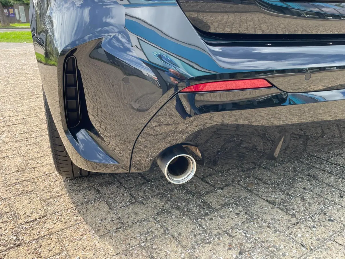 1 Serie 118i Executive M-Sport Nieuw staat !! Dealer onderhouden !!