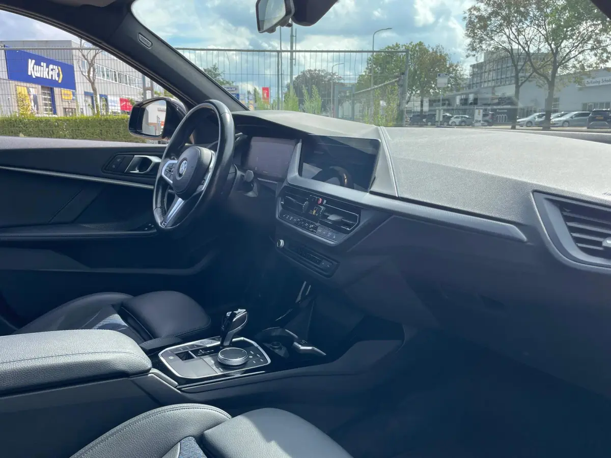 1 Serie 118i Executive M-Sport Nieuw staat !! Dealer onderhouden !!