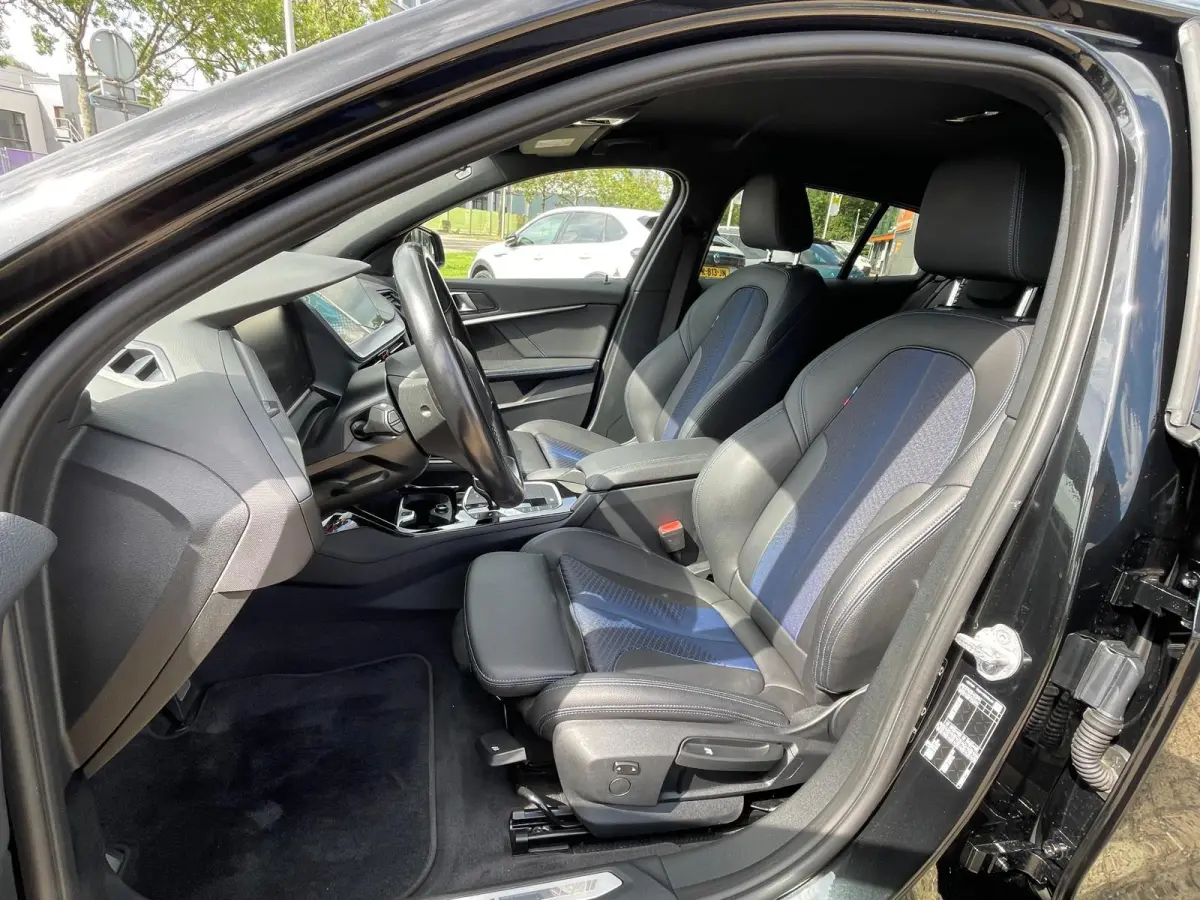 1 Serie 118i Executive M-Sport Nieuw staat !! Dealer onderhouden !!
