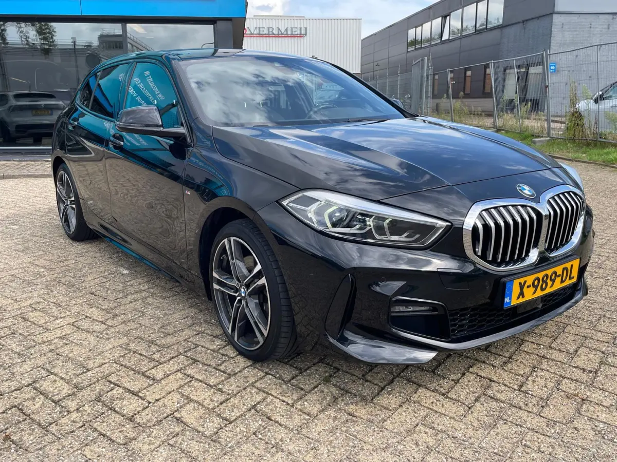 1 Serie 118i Executive M-Sport Nieuw staat !! Dealer onderhouden !!
