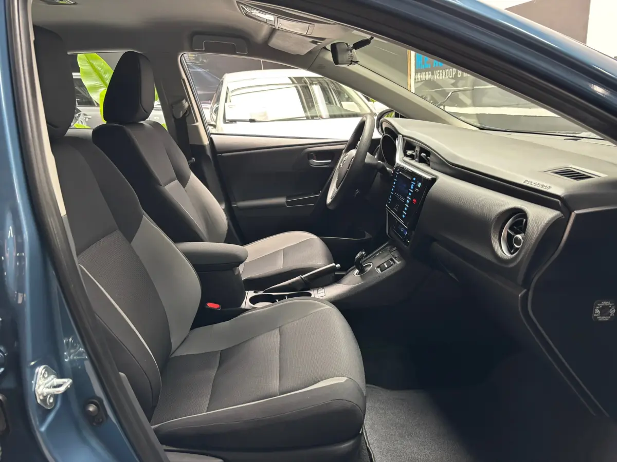 Auris 1.8 Hybrid Now