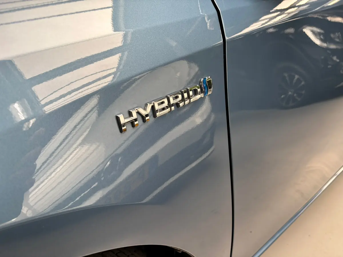 Auris 1.8 Hybrid Now