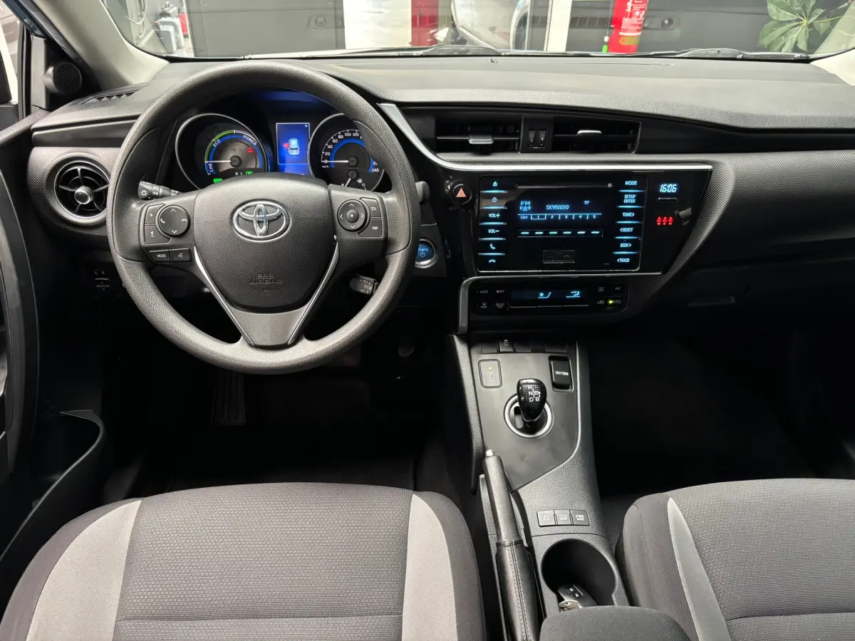 Auris 1.8 Hybrid Now
