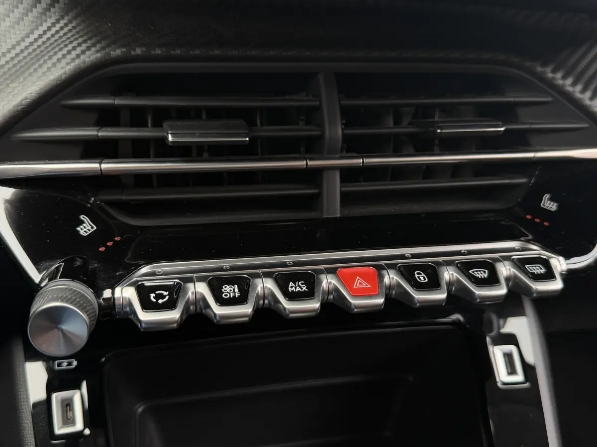 e-208 EV Active 50 kWh I Carplay I Navi I SOH 100%