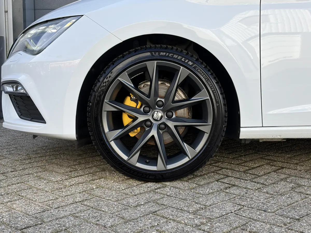 Leon 1.5 TSI FR Business Intense | LED | Pano | Virtual | Stoel verwarming | Camera |