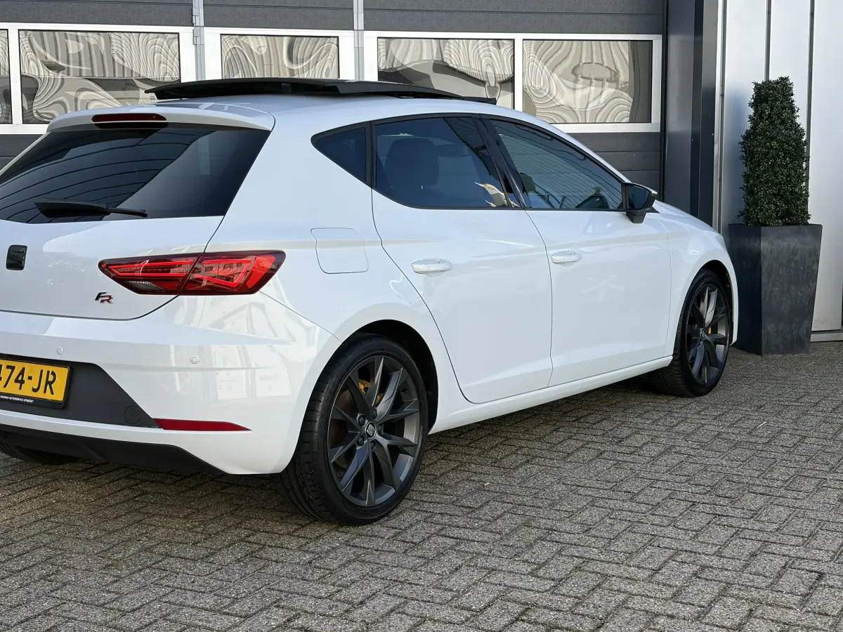 Leon 1.5 TSI FR Business Intense | LED | Pano | Virtual | Stoel verwarming | Camera |