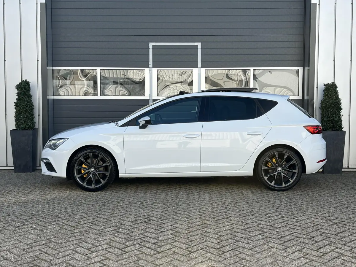 Leon 1.5 TSI FR Business Intense | LED | Pano | Virtual | Stoel verwarming | Camera |